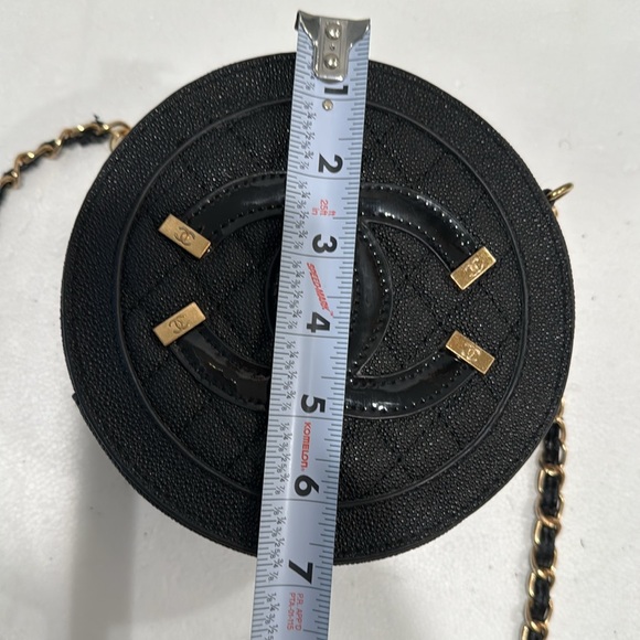 Chanel Filigree Round Clutch with Chain Quilted Caviar Mini - Picture 12 of 16